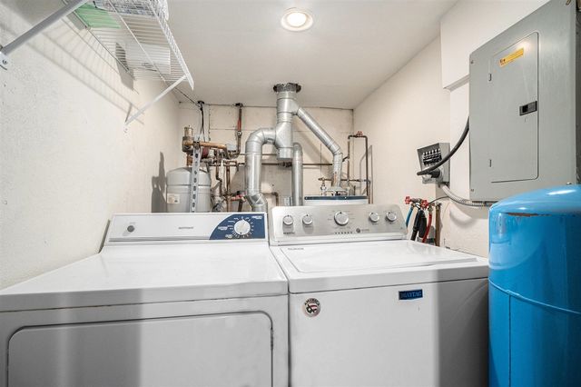 51765 Easy Street, Paw Paw, MI 49079