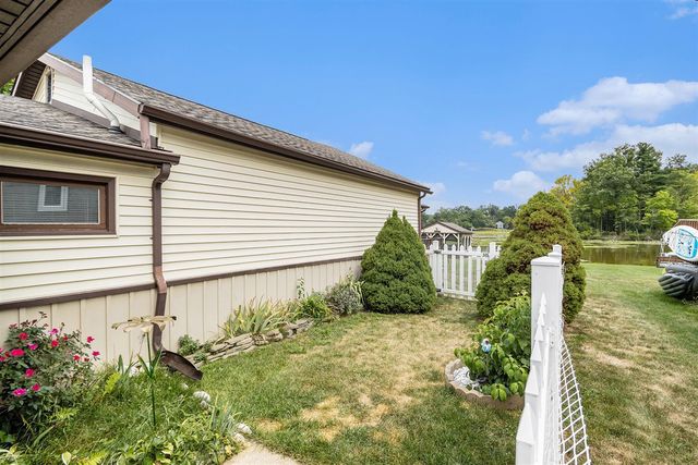 51765 Easy Street, Paw Paw, MI 49079