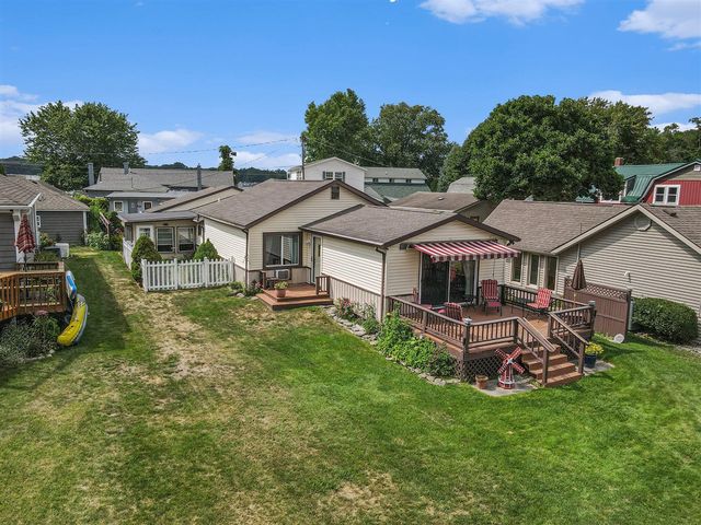 51765 Easy Street, Paw Paw, MI 49079