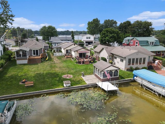 51765 Easy Street, Paw Paw, MI 49079