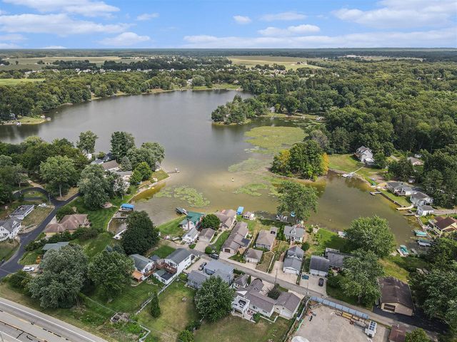 51765 Easy Street, Paw Paw, MI 49079