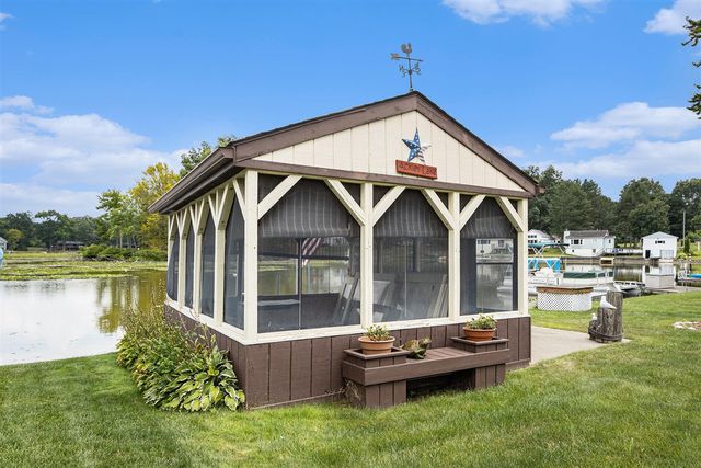 51765 Easy Street, Paw Paw, MI 49079