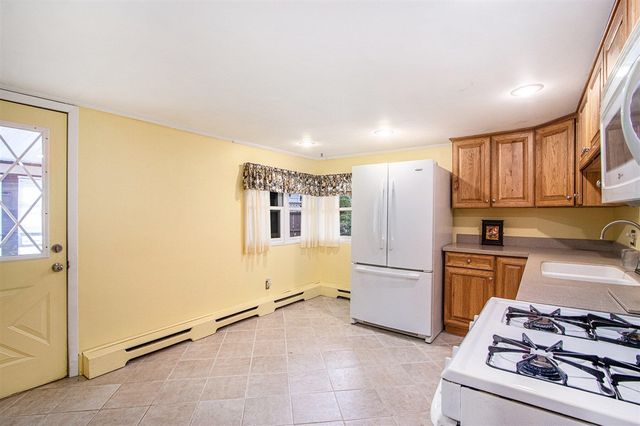 51765 Easy Street, Paw Paw, MI 49079