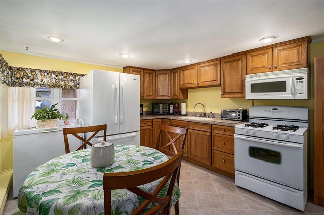 51765 Easy Street, Paw Paw, MI 49079