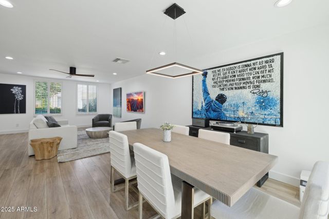 7694 E MINNEZONA Avenue, Scottsdale, AZ 85251