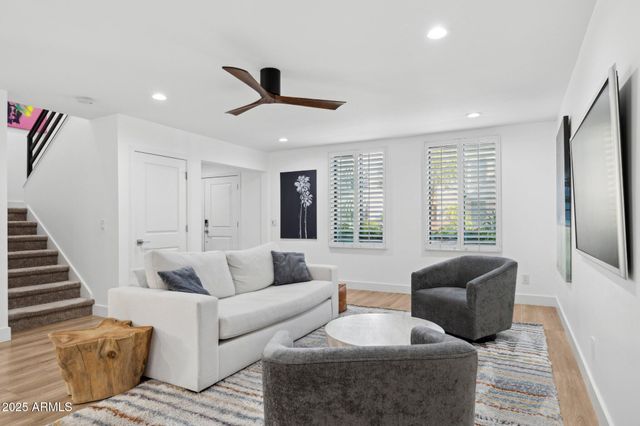 7694 E MINNEZONA Avenue, Scottsdale, AZ 85251