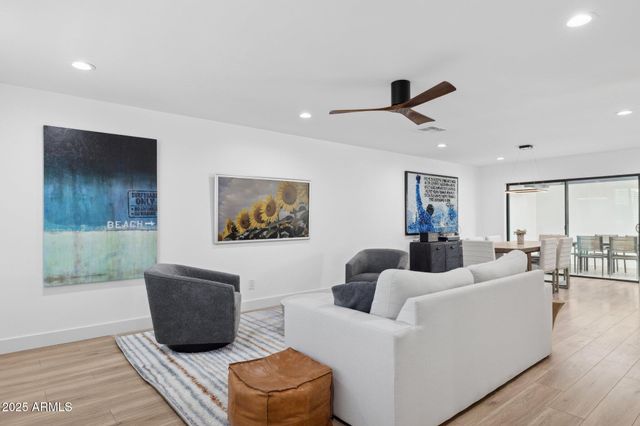 7694 E MINNEZONA Avenue, Scottsdale, AZ 85251