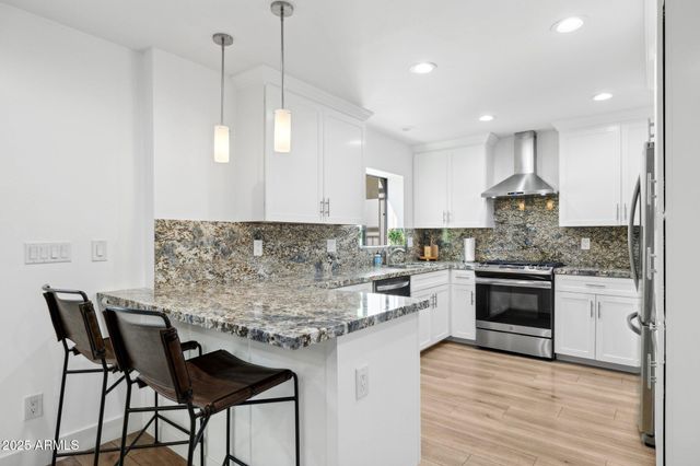7694 E MINNEZONA Avenue, Scottsdale, AZ 85251