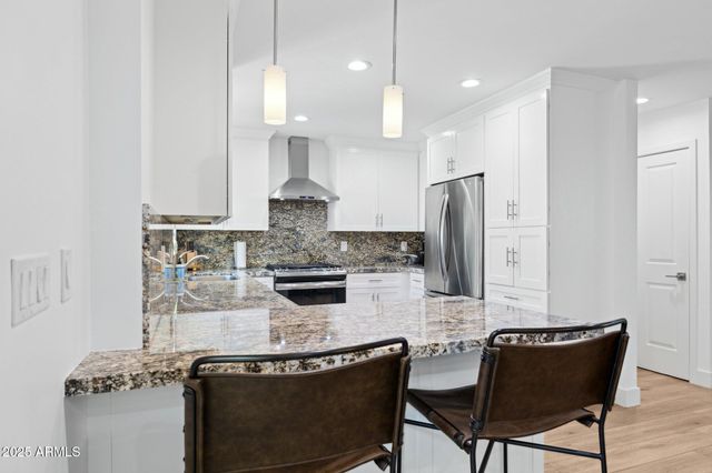 7694 E MINNEZONA Avenue, Scottsdale, AZ 85251
