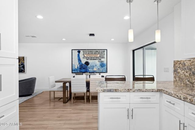 7694 E MINNEZONA Avenue, Scottsdale, AZ 85251