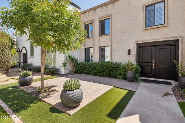 7694 E MINNEZONA Avenue, Scottsdale, AZ 85251