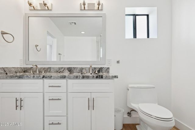 7694 E MINNEZONA Avenue, Scottsdale, AZ 85251