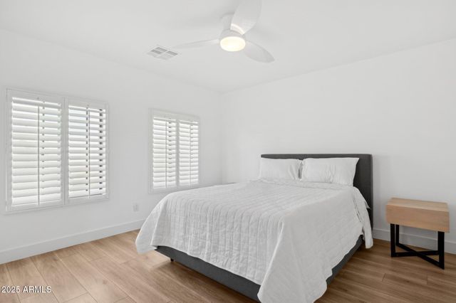 7694 E MINNEZONA Avenue, Scottsdale, AZ 85251