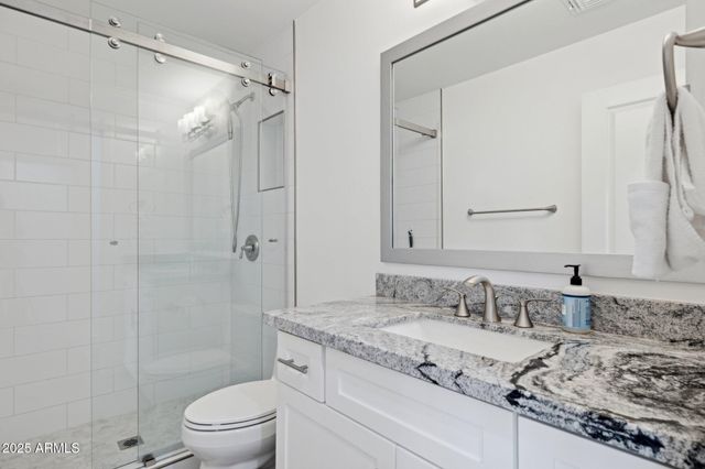 7694 E MINNEZONA Avenue, Scottsdale, AZ 85251