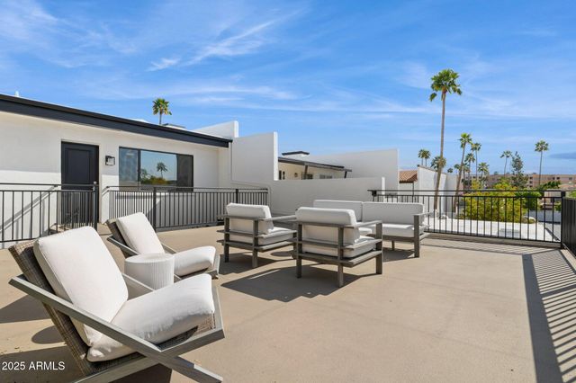 7694 E MINNEZONA Avenue, Scottsdale, AZ 85251