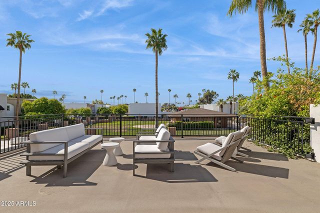 7694 E MINNEZONA Avenue, Scottsdale, AZ 85251