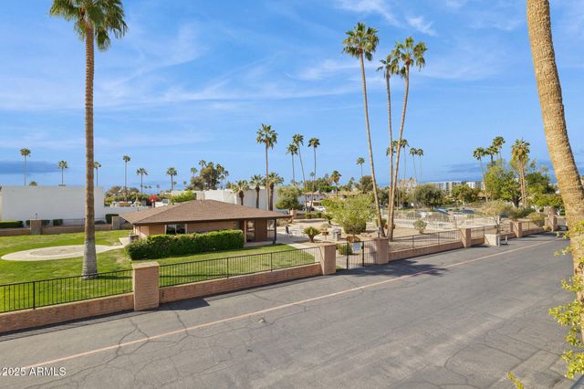 7694 E MINNEZONA Avenue, Scottsdale, AZ 85251
