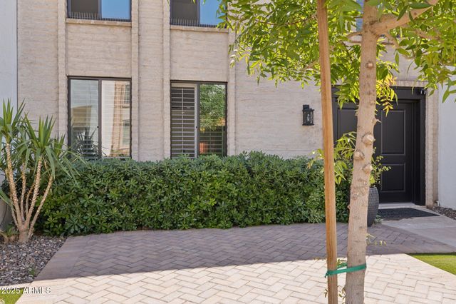 7694 E MINNEZONA Avenue, Scottsdale, AZ 85251