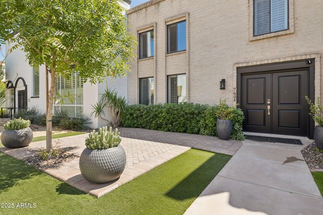 7694 E MINNEZONA Avenue, Scottsdale, AZ 85251
