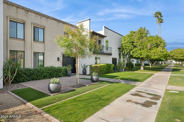 7694 E MINNEZONA Avenue, Scottsdale, AZ 85251