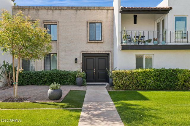 7694 E MINNEZONA Avenue, Scottsdale, AZ 85251
