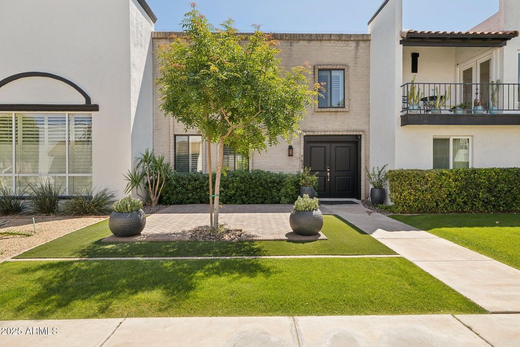 7694 E MINNEZONA Avenue, Scottsdale, AZ 85251