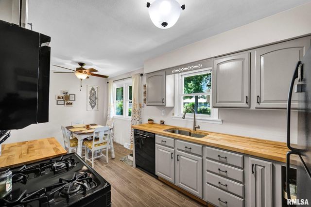 4611 W CRYSTAL Avenue, Bartonville, IL 61607
