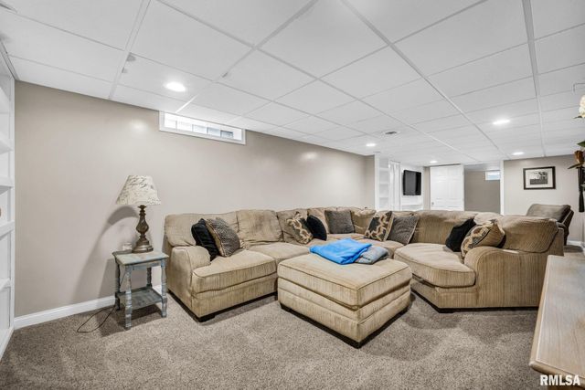 4611 W CRYSTAL Avenue, Bartonville, IL 61607