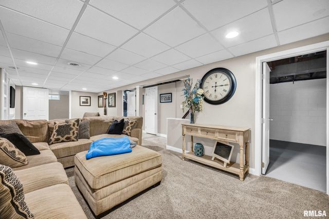 4611 W CRYSTAL Avenue, Bartonville, IL 61607
