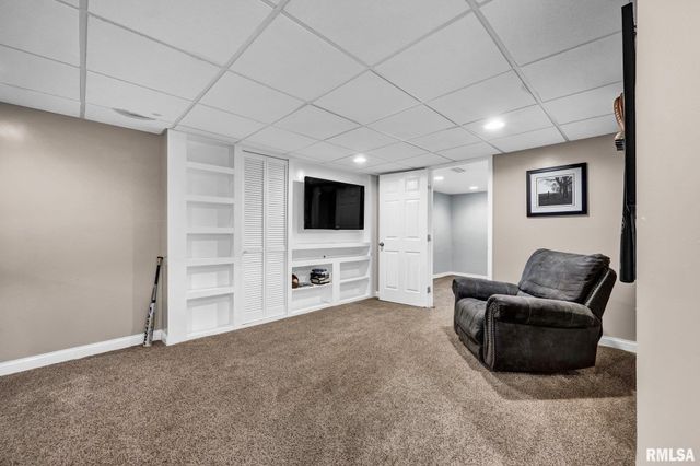 4611 W CRYSTAL Avenue, Bartonville, IL 61607