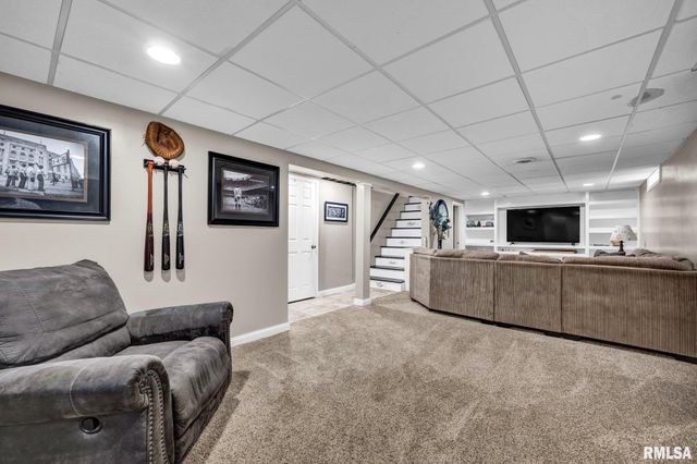 4611 W CRYSTAL Avenue, Bartonville, IL 61607