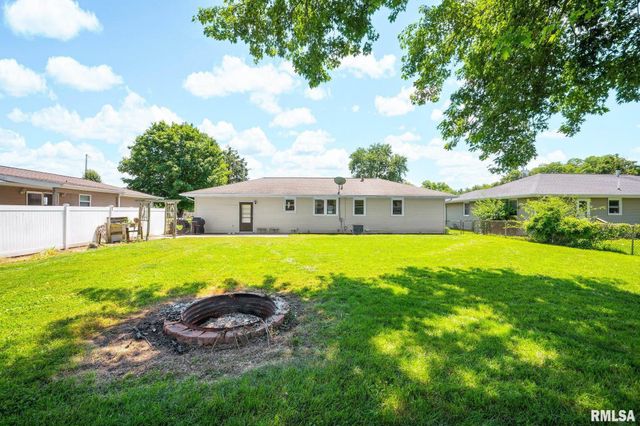 4611 W CRYSTAL Avenue, Bartonville, IL 61607
