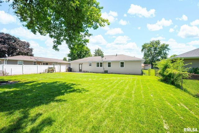4611 W CRYSTAL Avenue, Bartonville, IL 61607
