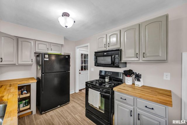 4611 W CRYSTAL Avenue, Bartonville, IL 61607