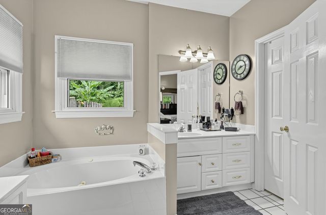 12 Oak Park Place, Savannah, GA 31405