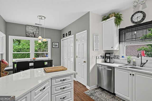 12 Oak Park Place, Savannah, GA 31405
