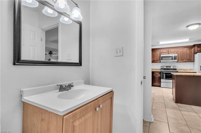 242 Bannon CT, Hampton, VA 23666
