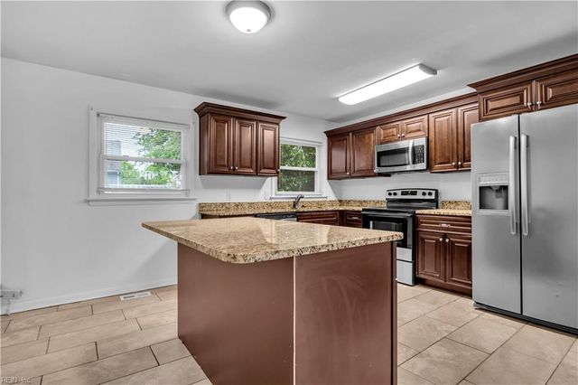 242 Bannon CT, Hampton, VA 23666