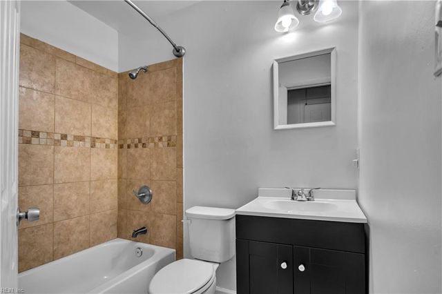 242 Bannon CT, Hampton, VA 23666