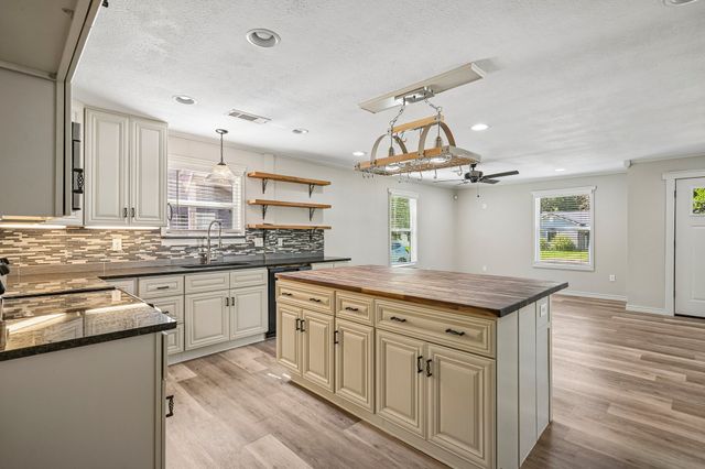 1617 N Binkley, Sherman, TX 75020