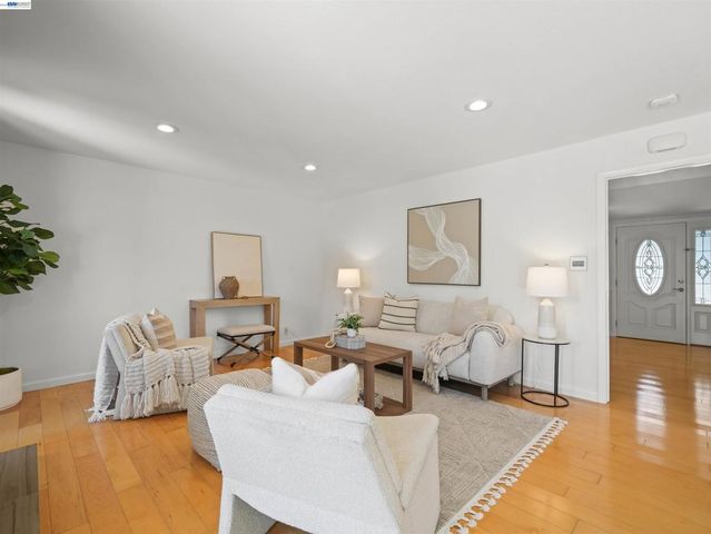 4815 Windermere Dr, Newark, CA 94560