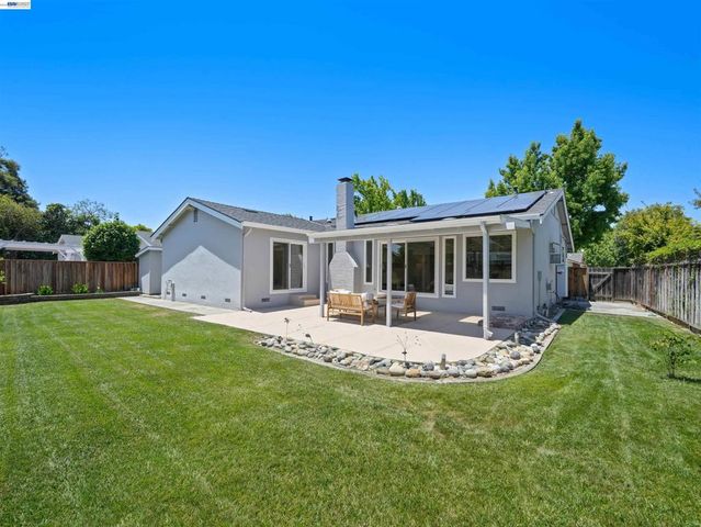 4815 Windermere Dr, Newark, CA 94560