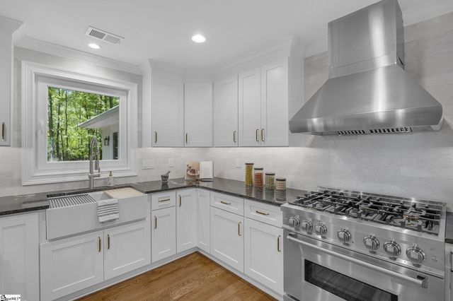 128 Edgecombe Road, Spartanburg, SC 29307