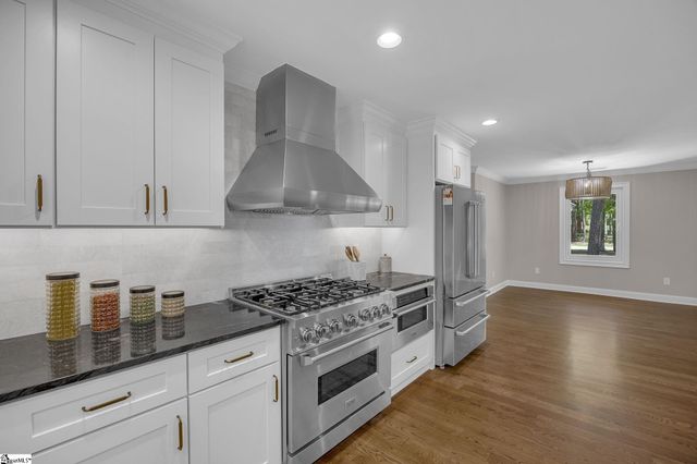 128 Edgecombe Road, Spartanburg, SC 29307