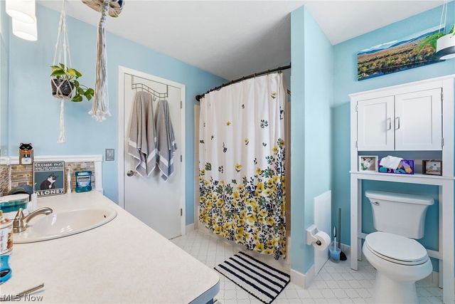 27491 Linwood Circle, North Olmsted, OH 44070