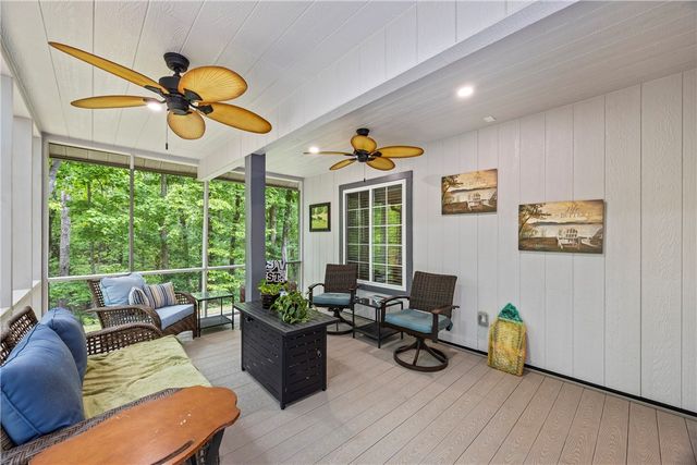 325 Falcon's Nest Road, Walhalla, SC 29691