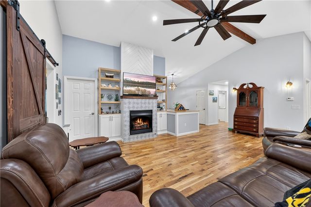 325 Falcon's Nest Road, Walhalla, SC 29691