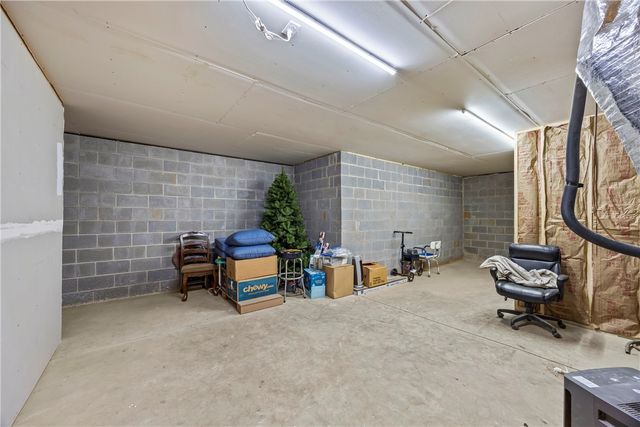 325 Falcon's Nest Road, Walhalla, SC 29691
