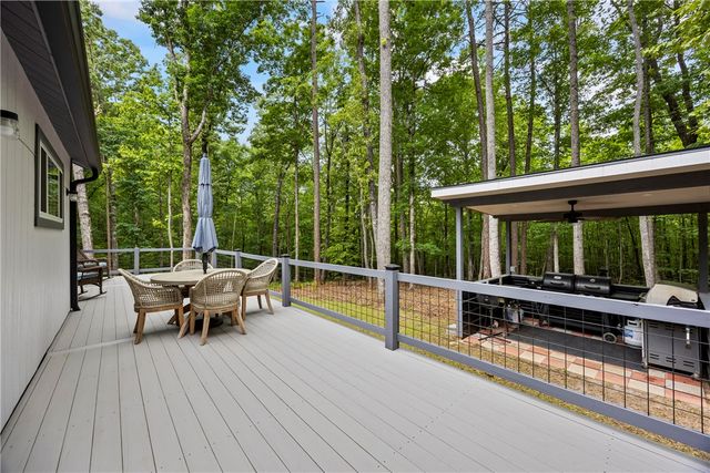 325 Falcon's Nest Road, Walhalla, SC 29691