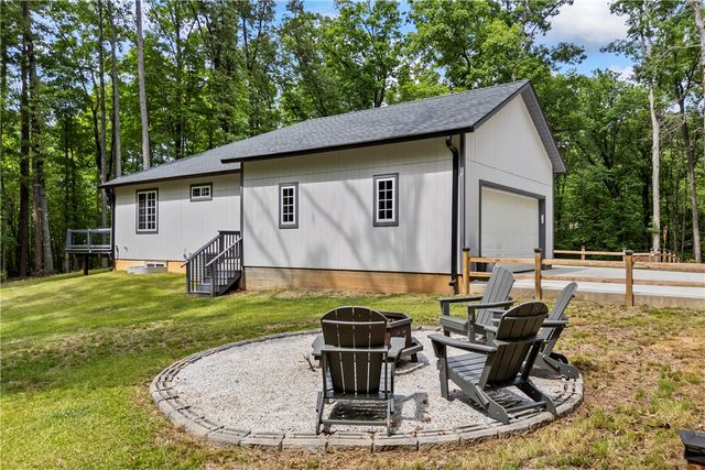 325 Falcon's Nest Road, Walhalla, SC 29691